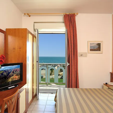 Adria 4*